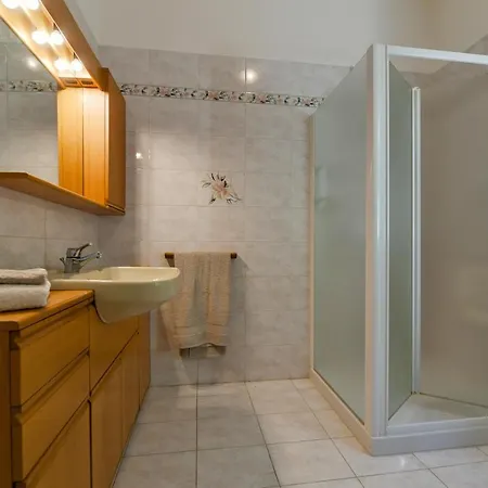 Autonoma Affacciata Sul Golfo Borromeo Hébergement de vacances *