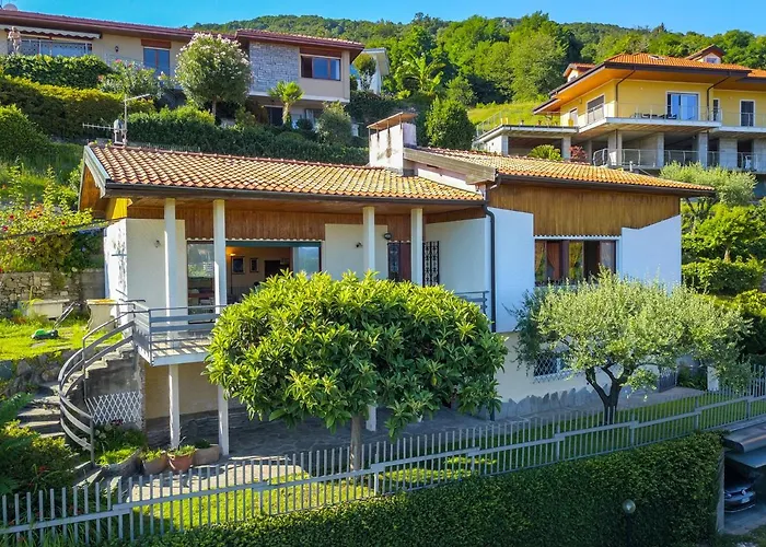 펜션 Autonoma Affacciata Sul Golfo Borromeo 베르바니아