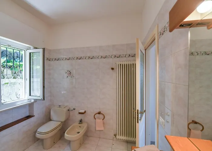 Autonoma Affacciata Sul Golfo Borromeo * 베르바니아